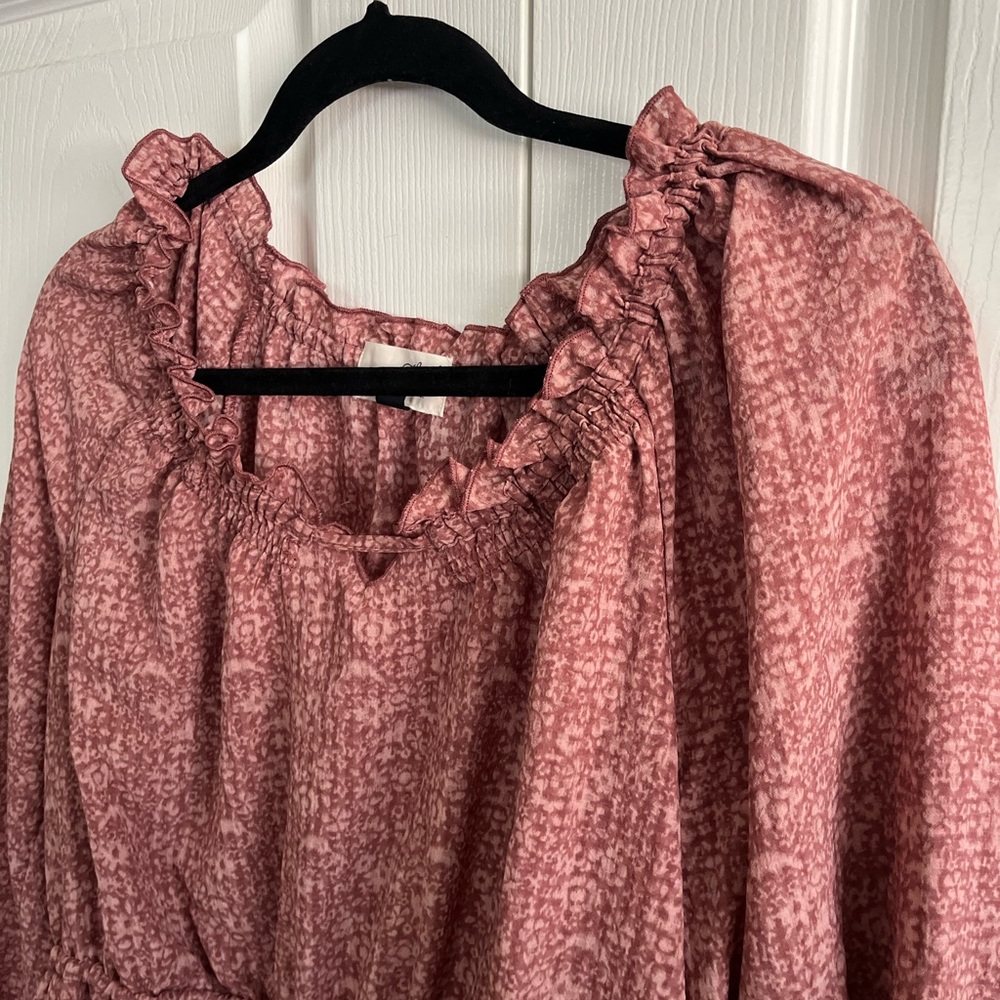 Universal Thread Ruffled Pink Top Medium - image 4